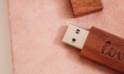 pamięć flash usb w drewnianej obudowie